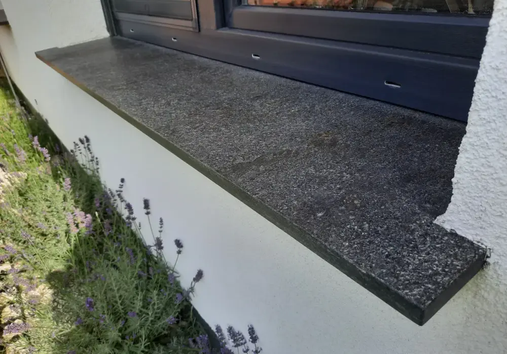 Jak prawidłowo zamontować parapet zewnętrzny? Poradnik krok po kroku