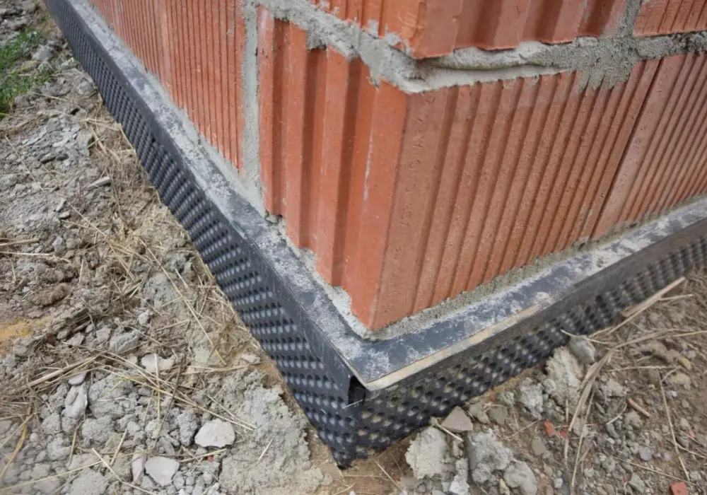 Jak położyć folię na fundament: 6 kroków do skutecznej izolacji