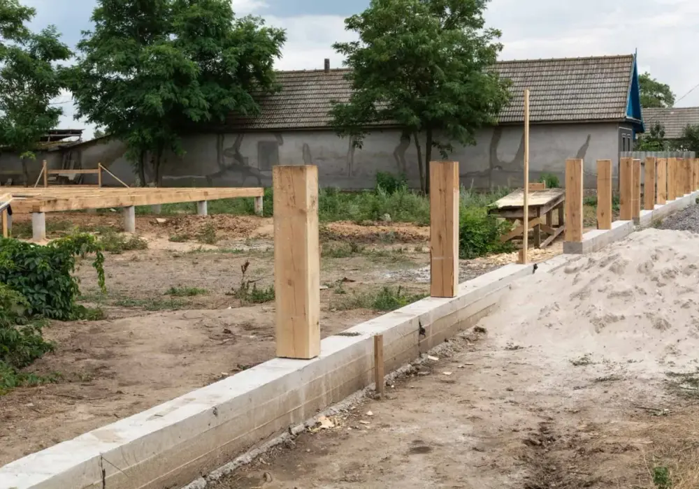 Jaki fundament pod ogrodzenie? Poznaj najlepsze rozwiązania