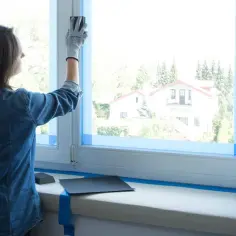 Jak malować okna drewniane: 8 kroków do perfekcyjnego efektu