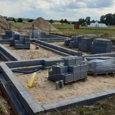 Ile kosztuje izolacja fundamentów? Sprawdź, co wpływa na ceny