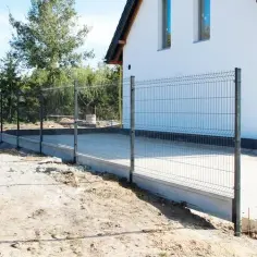 Ile kosztuje budowa ogrodzenia? Poznaj ceny i czynniki wpływu