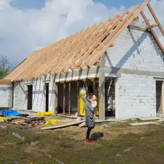 Ile kosztuje wybudowanie stodoły? Poznaj ukryte wydatki i oszczędności