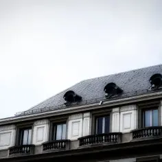 Ciemny dach jaka elewacja? 7 idealnych kombinacji kolorów