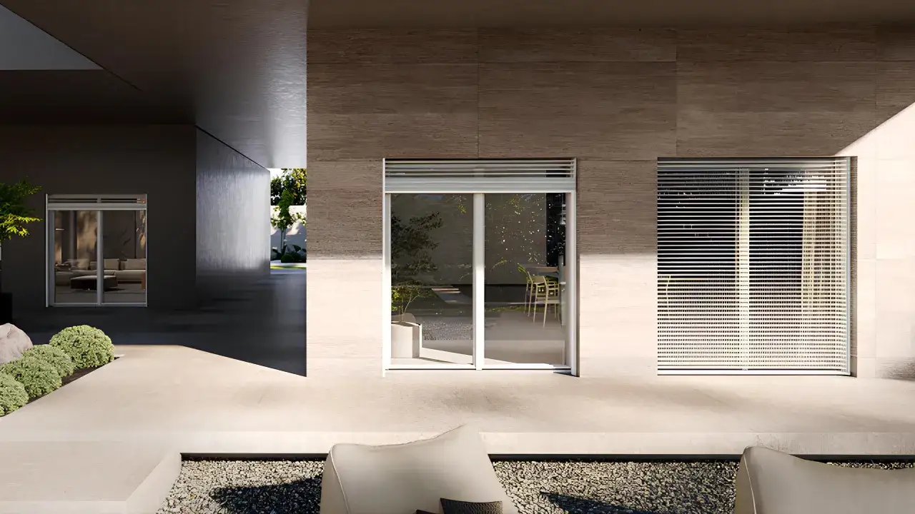 Nowoczesne okna do domu z widokiem na ogród i taras. Minimalistyczna architektura, jasne materiały i dużo światła.