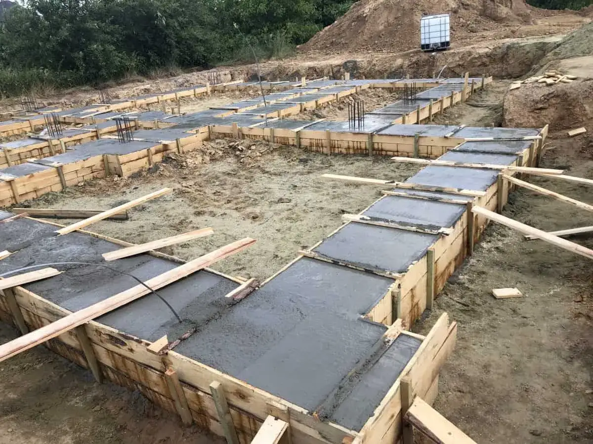Zdjęcie Jak wykonać fundament: 8 kluczowych etapów i wskazówek