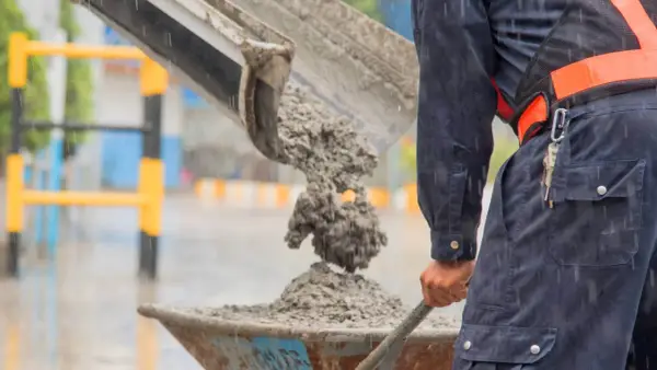 Ile kosztuje m³ betonu? Sprawdź ceny i ukryte koszty