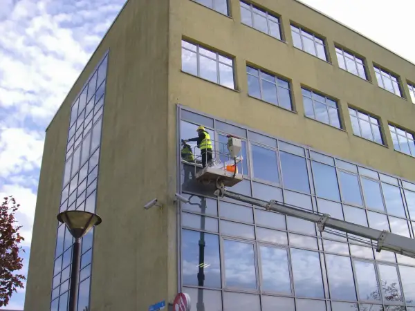 Jak zamontować okno? Kompletny przewodnik DIY krok po kroku